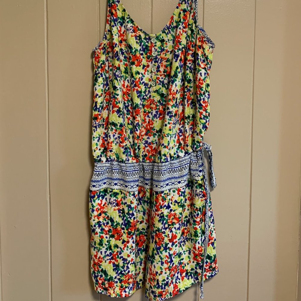 Size Small Cute Floral Romper!